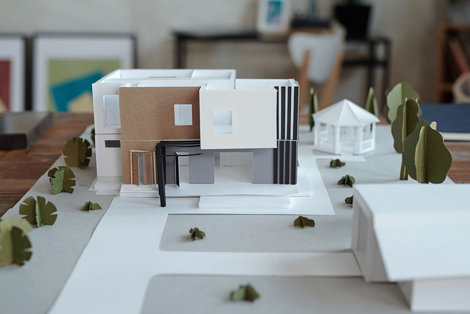 Maqueta de una casa en un residencial