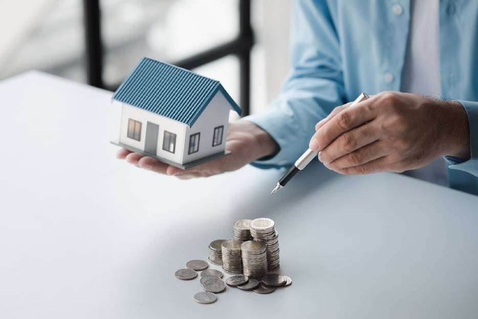 Usa tu propiedad actual como garantía o ahorra a mediano plazo para adquirir una segunda propiedad sin comprometer tu estabilidad.