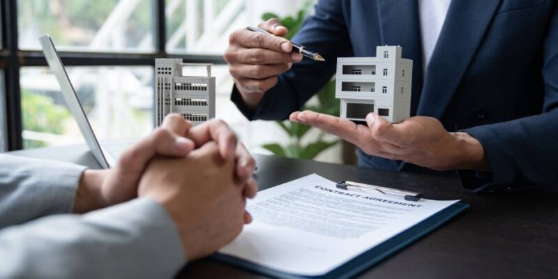 inversionistas generando promesa de compraventa para inmueble en Mérida