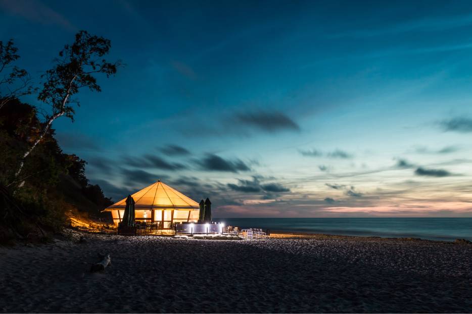 Casas inteligentes en climas tropicales requieren materiales resistentes, eficiencia energética y sistemas que soporten humedad y calor.