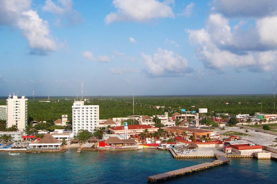 La planeación moderna analiza cómo ciudades compactas influyen en tiempos de traslado, valor de la vivienda y cercanía entre servicios urbanos.